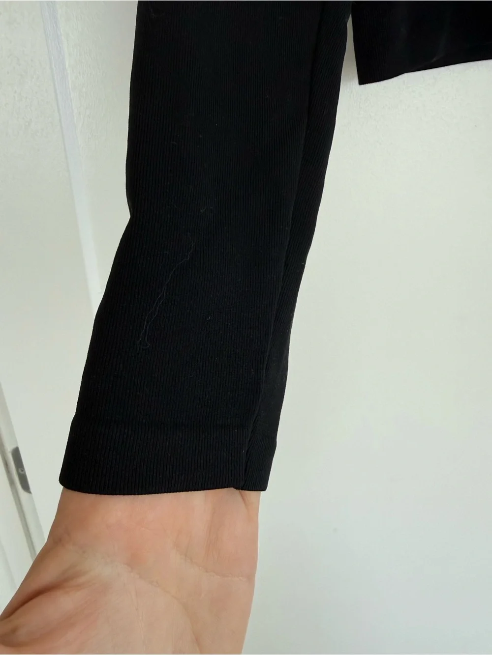 H&M Black Long-Sleeve Crop Top